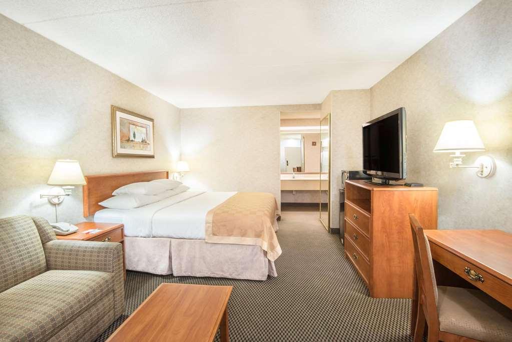 Travelodge By Wyndham Pueblo Kamer foto