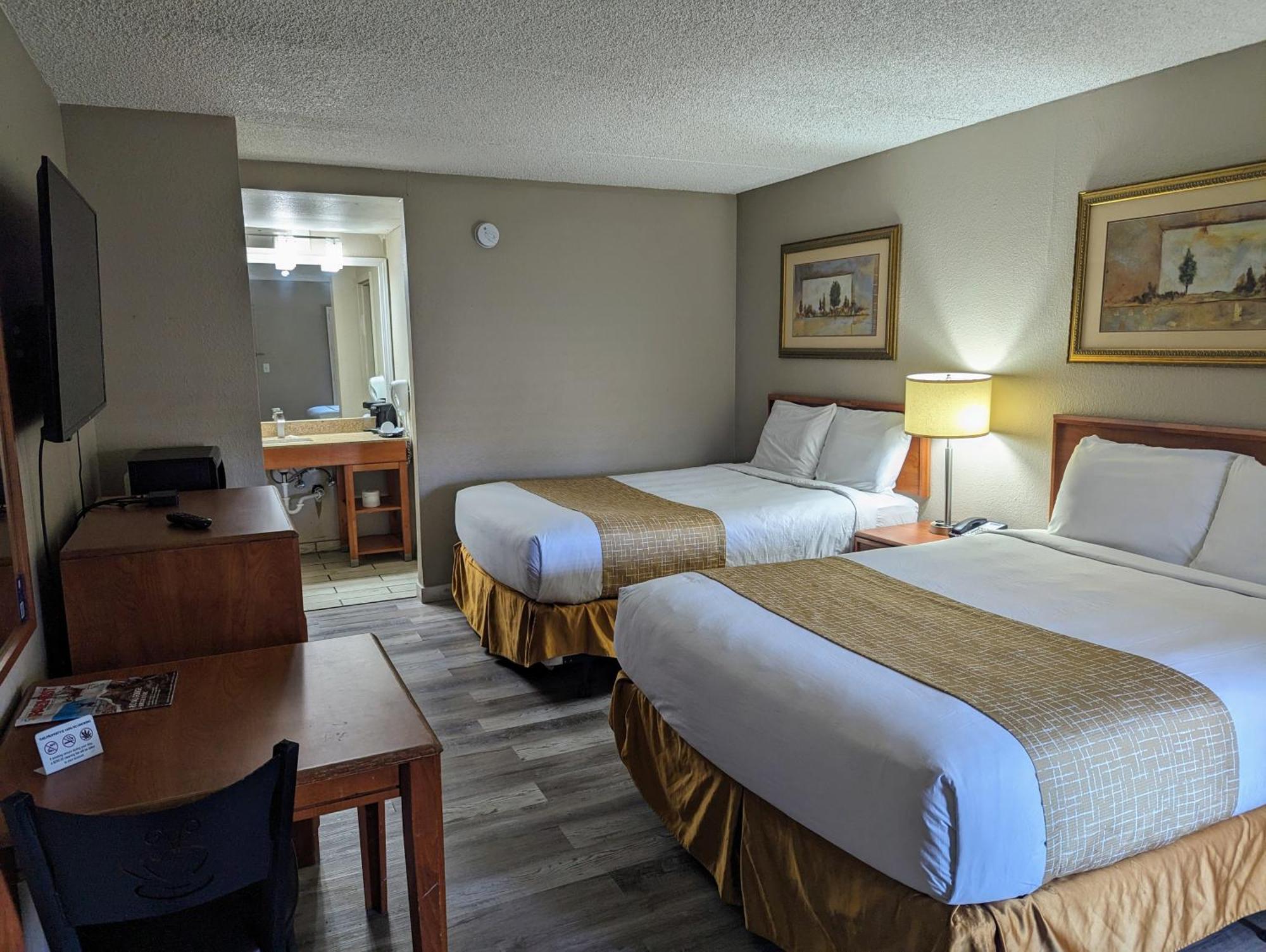 Travelodge By Wyndham Pueblo Buitenkant foto